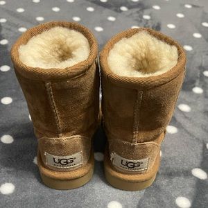 Toddler size 6 Uggs